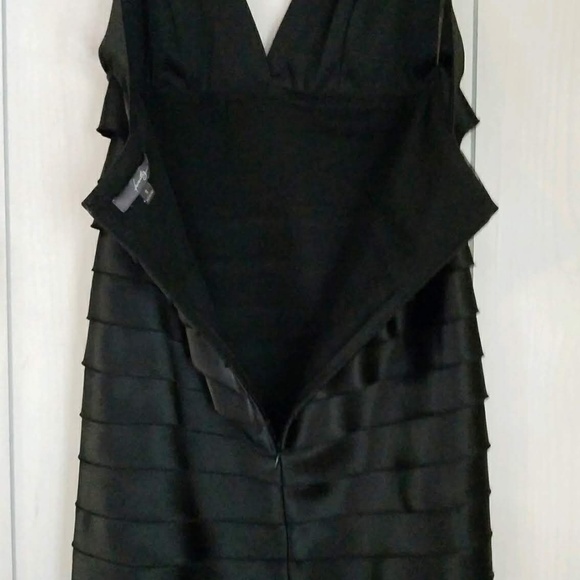 LBD Out on the Town Dress! - Picture 5 of 8